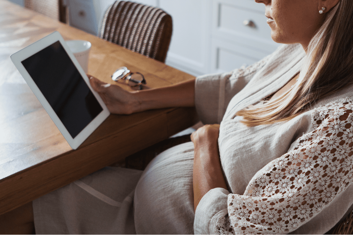 Pregnant women researching morning sickness